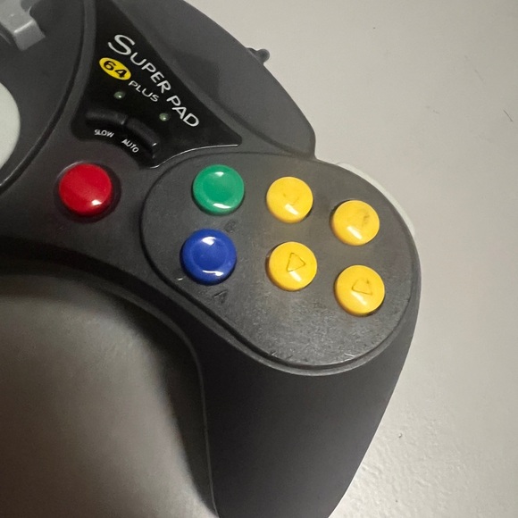 InterAct SuperPad 64 Black Wired Handheld Comfort Nintendo Gaming Controller - Picture 3 of 6